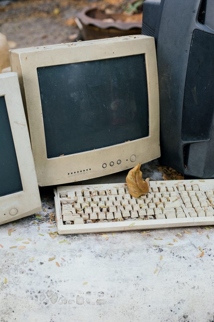 Old computer showing what Google used to look like
